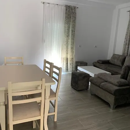 Arnoale's House בית הארחה *