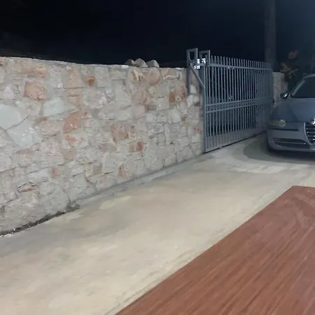 Πανσιόν Arnoale's House
