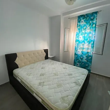 Arnoale's House בית הארחה